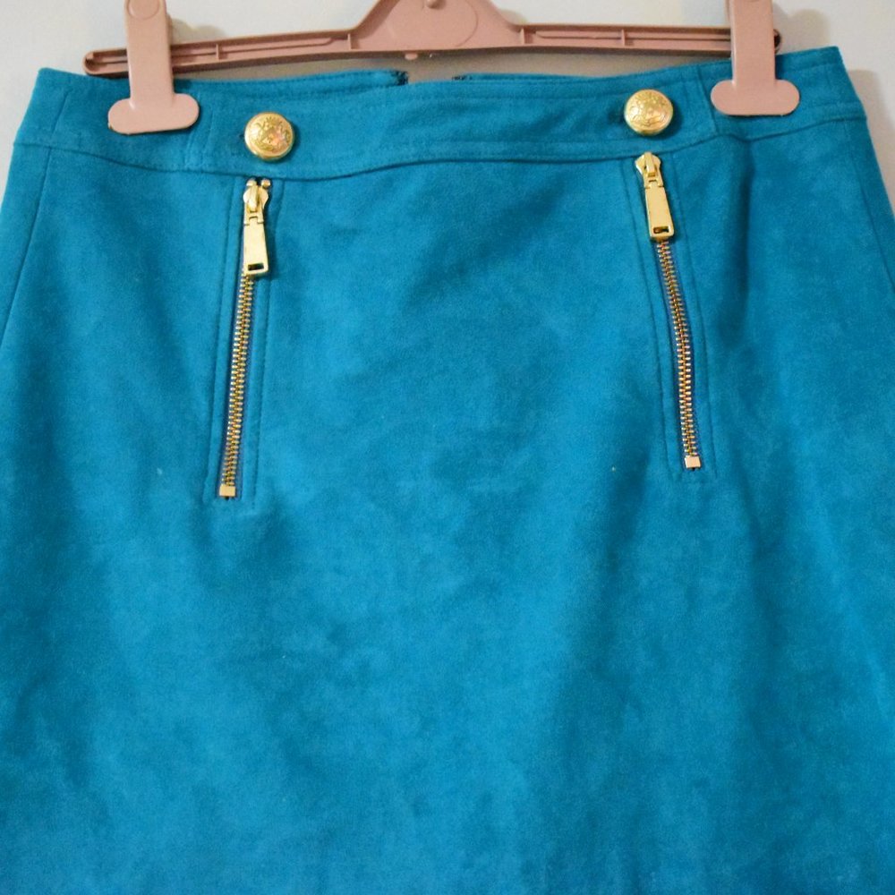 mini skirt - Picture 3 of 3